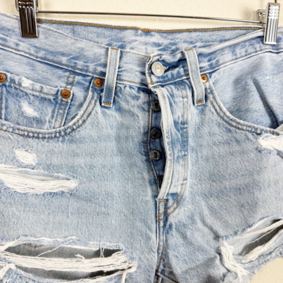 Levis 501 Light Blue Distressed Denim Shorts Size 26 - Picture 2 of 6